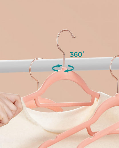 SONGMICS Juego de 50 Percha de Terciopelo, Antideslizantes | con Barr y Gancho, 0.6 cm Espesor, 43.5 cm Largo, Oro Rosa y Rosa Claro, Colección BREANNA MCRF21PK50