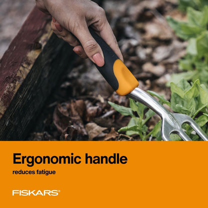 Fiskars Ergo Cultivador para excavar, airear piso y deshierbe, herramienta de jardín resistente con agujero para colgar