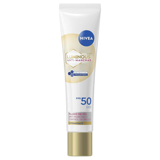 NIVEA Cellular LUMINOUS630 Anti-manchas Fluido Facial Aclarador de Piel FPS50 (40 ml), Enriquecido Con Ácido Hialurónico y Vitamina E para una Piel Luminosa sin manchas por Edad, Solares ni Hormonales