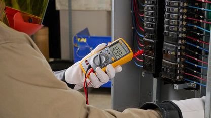 Fluke 15B+ Multímetro Digital Profesional 1000 V AC/DC, 10 A AC/DC, Resistencia, Capacitancia, Continuidad, Pantalla Retroiluminada, Cat III 600 V (Valor Medio)
