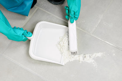 SPARTA Large Handheld Dustpan with Hanging Hole, Heavy-Duty Plastic Dustpan with Wide Lip for Countertops and Surfaces, Plastic, 10 Inches, White