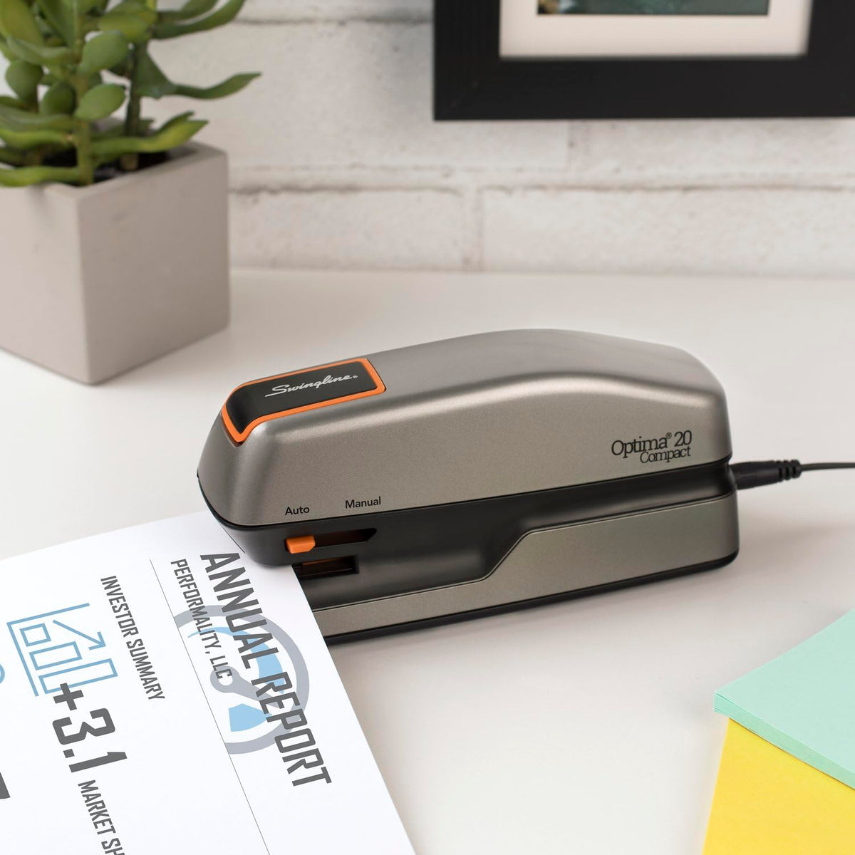 Swingline Optima Grip Grapadora eléctrica, capacidad de 20 hojas, recarga rápida, portátil, naranja/gris (48207)