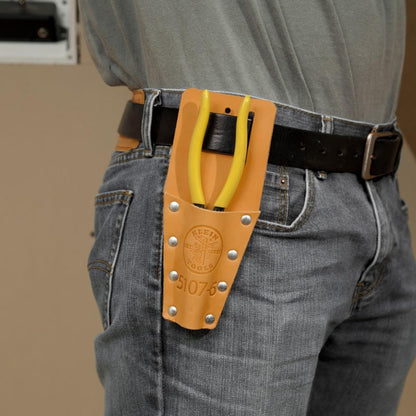 Klein Tools 80080 Juego de herramientas de mano que incluye 2 destornilladores, 3 alicates, pelador y cortador de cables, para electricistas, fabricado en Estados Unidos