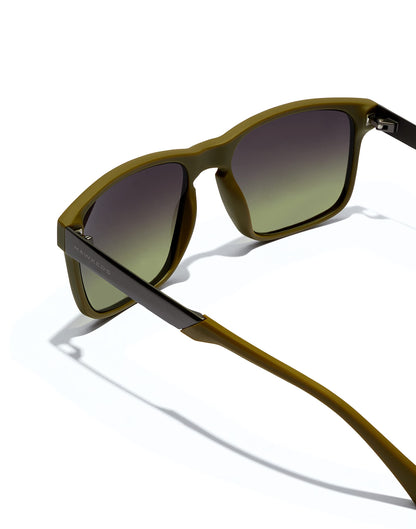 HAWKERS · Lentes de sol PEAK METAL para hombre y mujer. · OLIVE GRADIENT MOSS