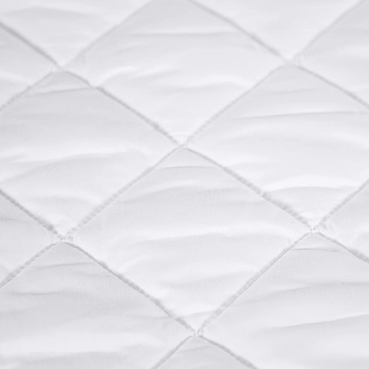 Serta Power Clean - Protector de colchón Acolchado de Triple acción, Suave, Impermeable, protección Que Absorbe la Humedad con Bolsillo Profundo de 15 Pulgadas, matrimonial, Color Blanco