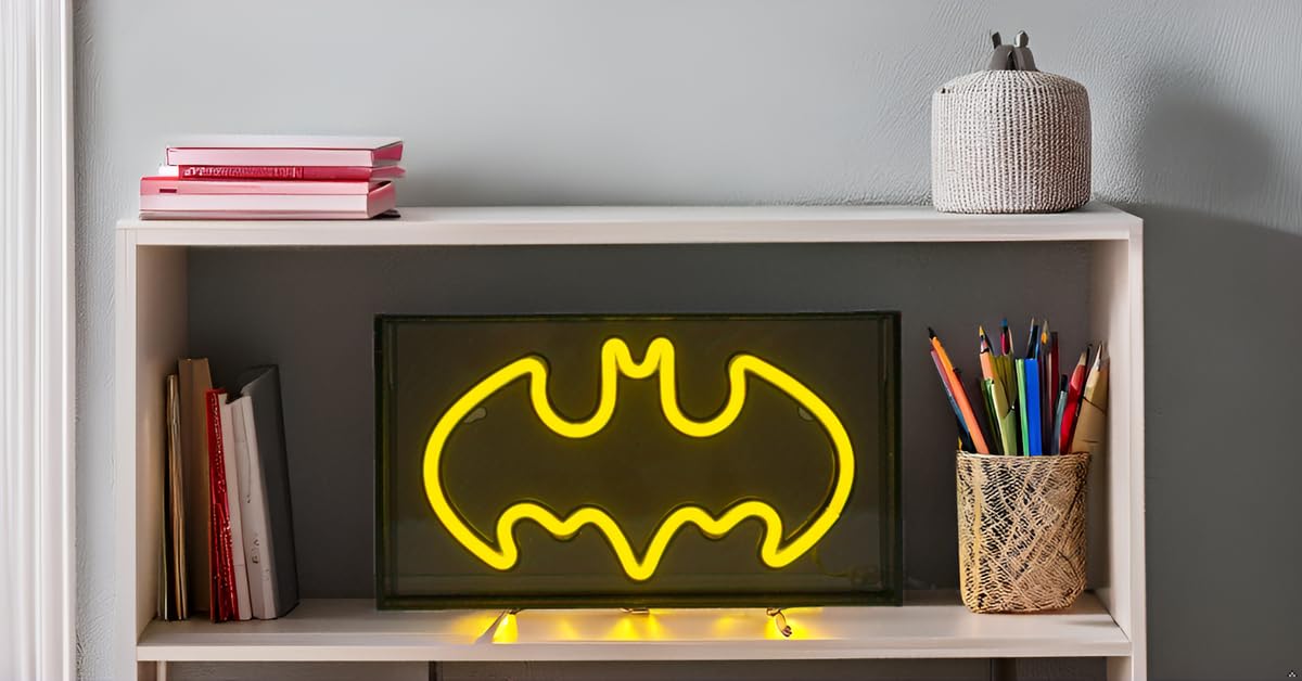 DC Comics Batman - Letrero acrílico de neón con luces para pared o mesa, 9 pulgadas de ancho x 5 pulgadas de alto x 1.8 pulgadas de profundidad