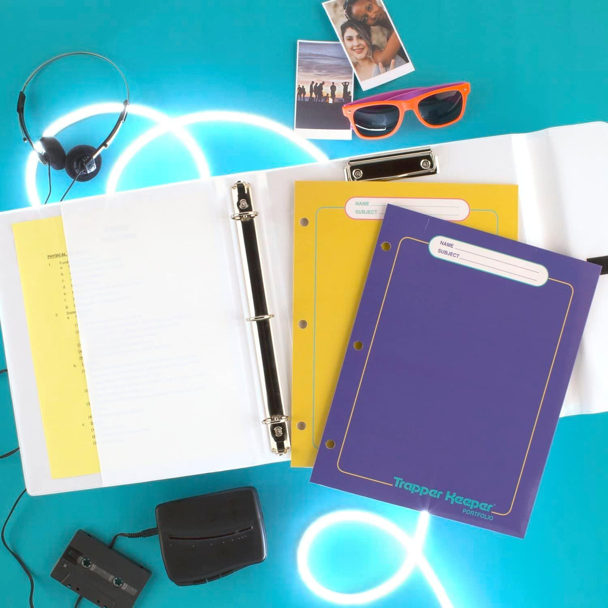 Mead Trapper Keeper - Carpeta de 1" con 2 Folders y Cierre de Velcro. Diseño Vector Glow. 260038FN-ECM