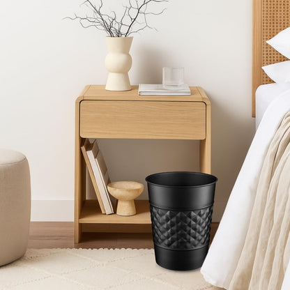 Monarch Abode - cubeta de basura de metal con relieve geométrico hecho a mano para oficina en casa, cesta de basura decorativa, moderno cubeta de basura de baño, duradero y decorativo, cubeta de