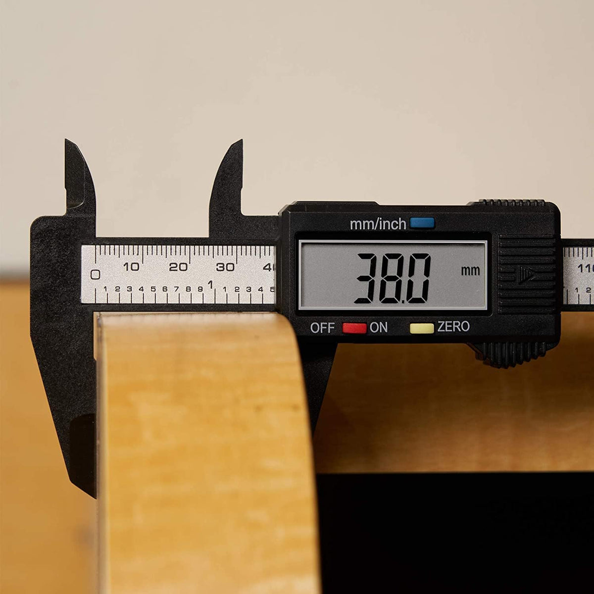 NEIKO 01417A - Pinza digital de 6 pulgadas | Herramienta de medición electrónica | Rango de 0-6 pulgadas o 0-150 mm | Pulgadas y milímetros | visualización LCD grande | Mandíbula de medición externa e