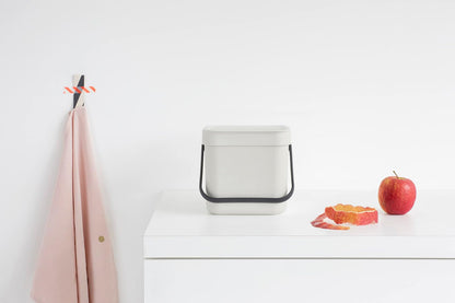 Brabantia Sort & Go - cubeta de basura para alimentos (0.8 gal/gris claro) pequeño para encimera de cocina con mango y tapa extraíble, fácil de limpiar