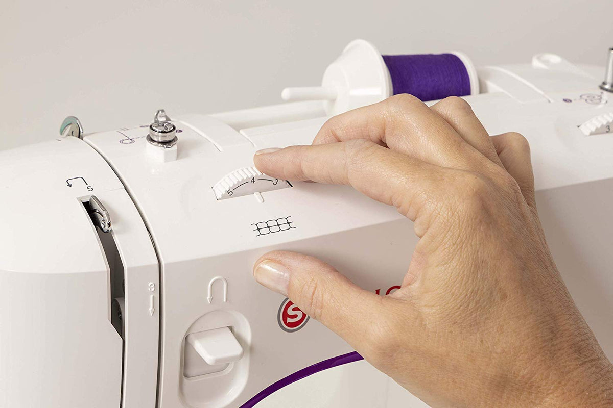 SINGER® M3505 Máquina de Coser Mecánica de 32 Puntadas Ideal Para Costura | Ideal principiantes, panel sencillo manejar, adecuada para proyectos básicos, decorativos y reparaciones cotidianas rápidas