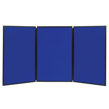 Tablero de anuncios de Cuarteto, tela, visualización de 3 paneles, 6 pies x 3 pies, de doble cara, superficie azul/gris, marco negro, exposición, show-It! (SB93513Q)