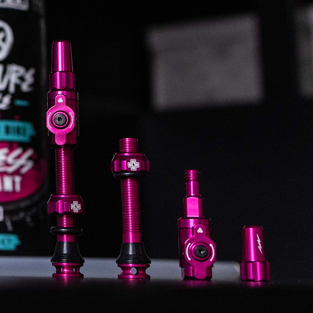Muc-Off - Válvulas sin cámara Big Bore Lite, Color Negro, 45 mm, Tapas Antipolvo de precisión para con tecnología revolucionaria de Flujo de Aire, Tapas de válvula Presta para