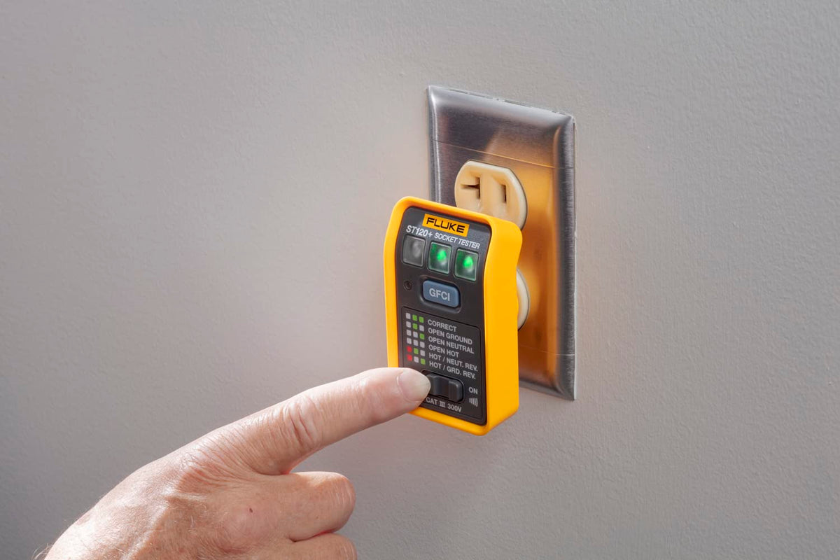 Fluke ST120+ Probador de Tomacorrientes Detector de Voltaje con GFCI y Beeper Verifica Conexiones Detecta 6 Fallas Comunes Mide 110‑125 V AC Categoría Cat  III 300 V