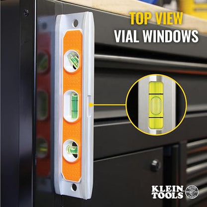 KLEIN TOOLS 935R | Nivel Torpedo Magnético 9" | Aluminio | Alta Visibilidad | Nivel magnético para mediciones precisas en conduit y tuberías; su imán firme y ventanas visibles facilitan cada ajuste.