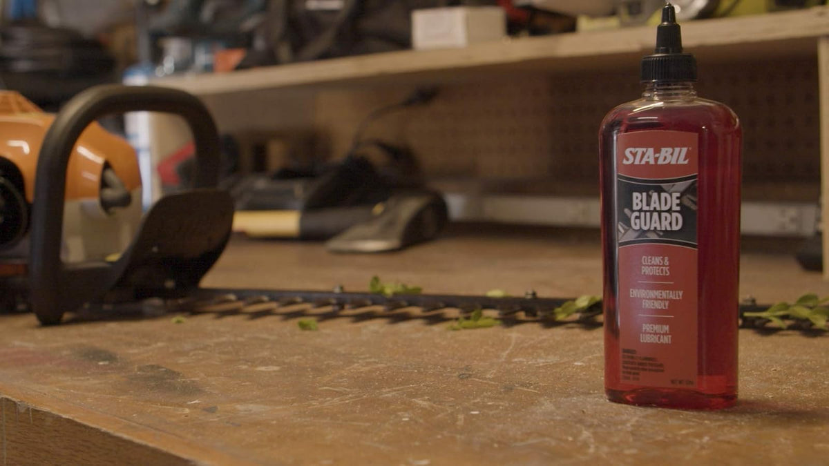 STA-BIL Blade Guard – Lubricante de primera calidad, ayuda a mantener el borde, no daña las plantas, protege contra el óxido y la corrosión, seguro para usar en equipos eléctricos de gas, 12 onzas