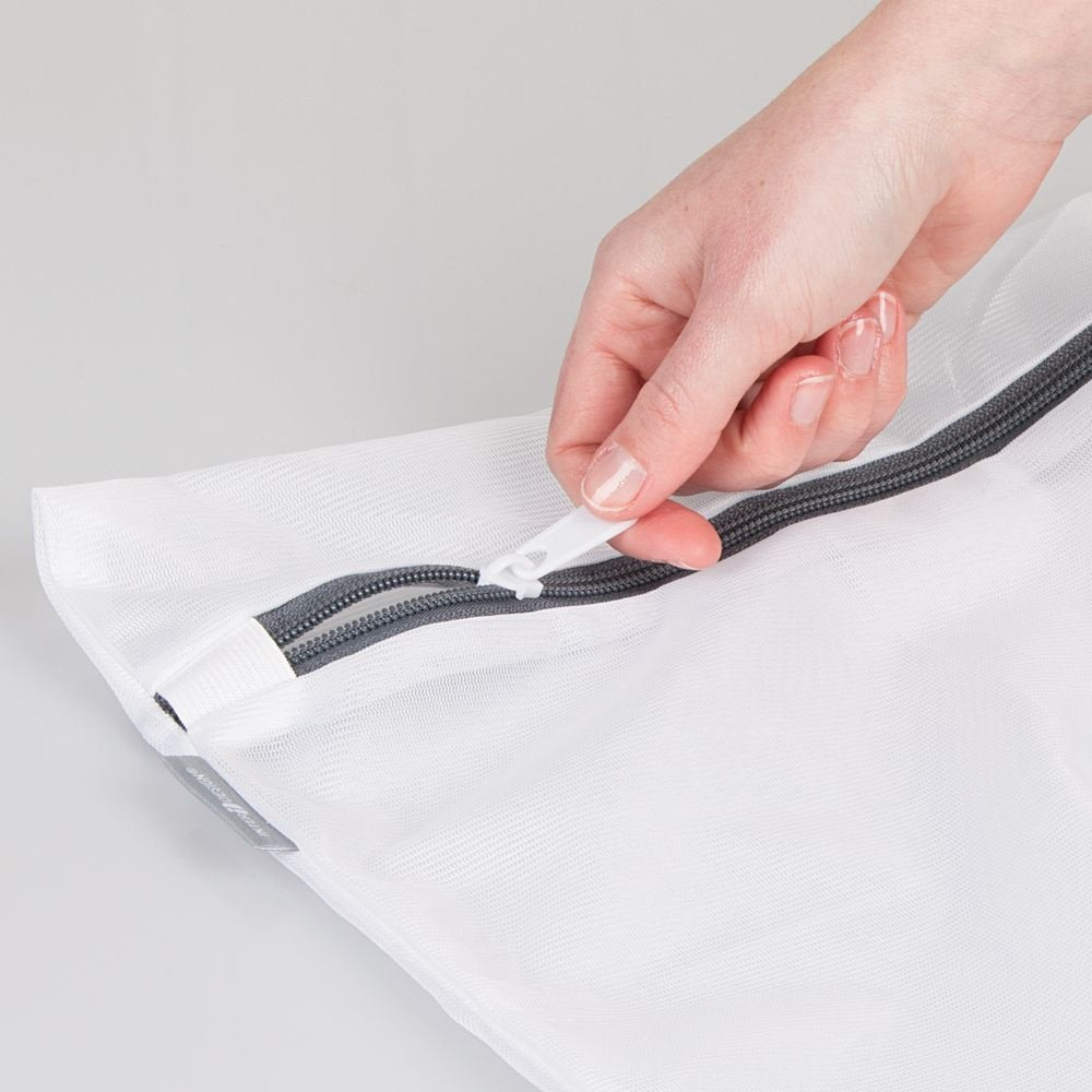InterDesign 05960 Mesh Laundry Bags for Delicates in-Wash Cleaning, Bras, Underwear, White, Medium/Large, Set of 2