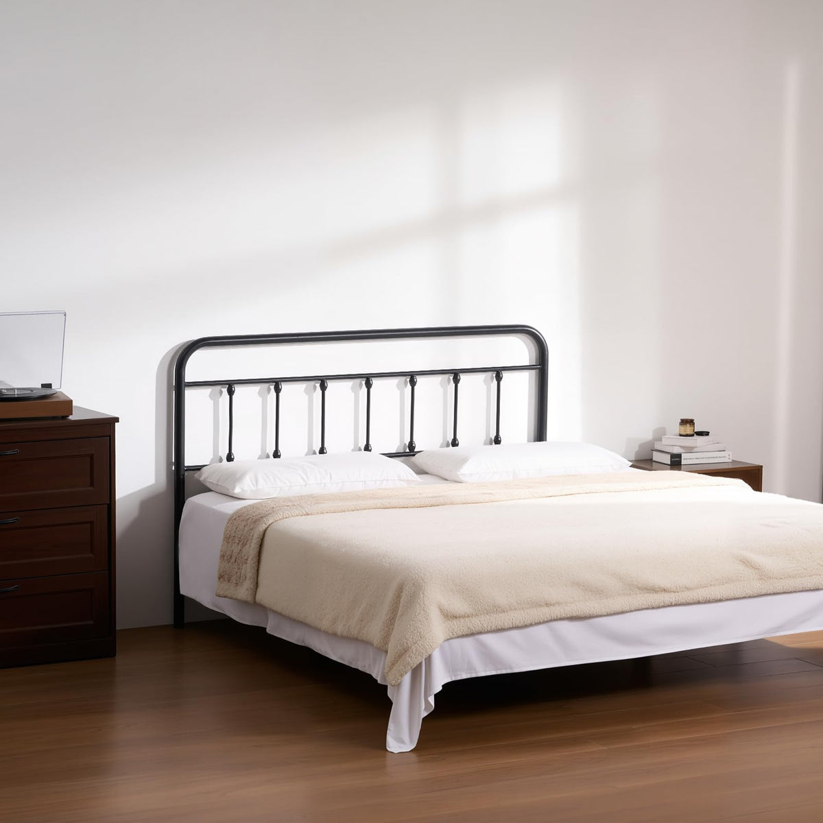 VEVOR Cabecero de Metal Cabecero de Tamaño Queen 1515 x 1030 x 38 mm con Altura Ajustable Combina Estilos Vintage y Modernos para Camas de Hotel, Casa de Familia, Alojamiento Privado, Negro