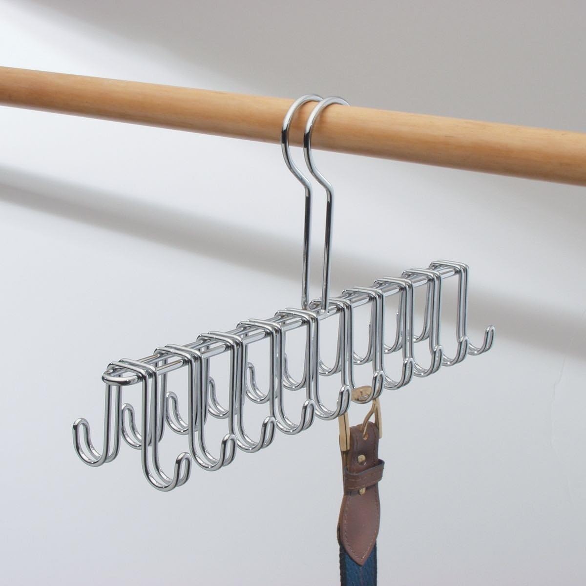 InterDesign Classico Organizador de Corbatas, Colgador de Metal Cromado con 14 Ganchos para organizar Cinturones y Corbatas, Plateado