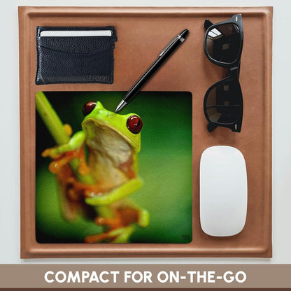 3dRose 8 x 8 x 0.25 Inches Mouse Pad, Green Tree Frog on a Twig (mp_10387_1)