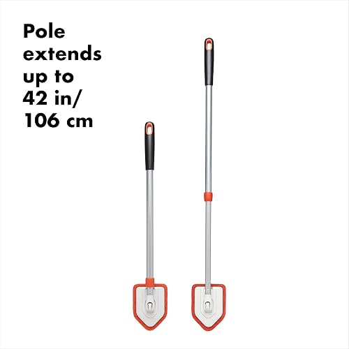 OXO Good Grips Cepillo fregador para la tina y azulejos, expandible | Limpiador de pared de baño, mango ajustable, alcance extendido, cabezal de cerdas angulares, lechada, azulejo, esquinas