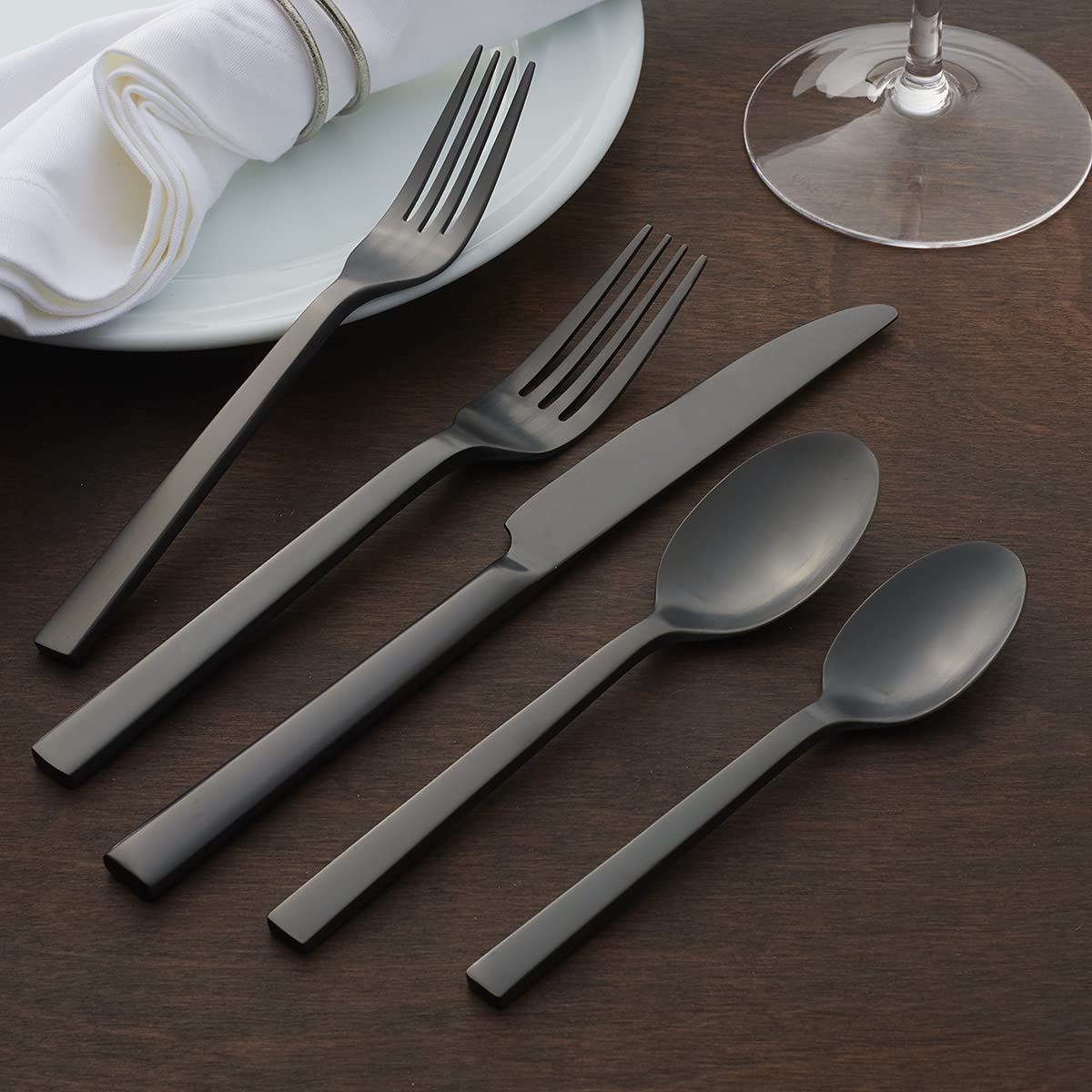 Oneida Chef's Table Black Juego de cubiertos de 20 piezas para uso diario, servicio para 4, 18/0 de acero inoxidable, juego de cubiertos