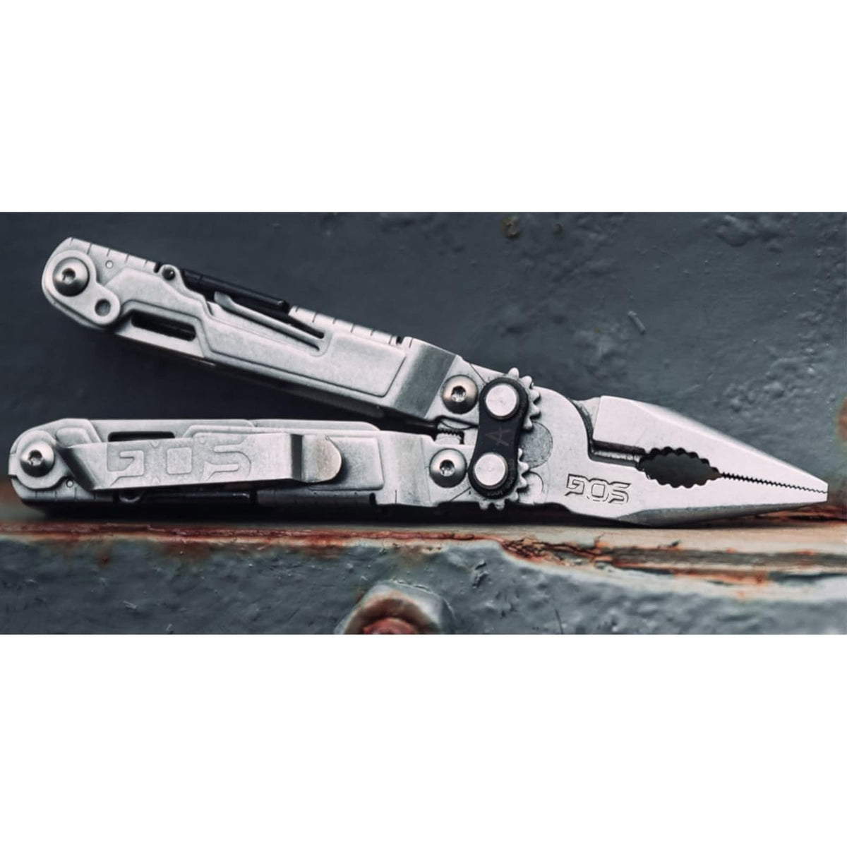 SOG PowerPint Mini Herramienta compacta de Acero Inoxidable | 18 Herramientas Ligeras Especiales y Pinzas Multiherramienta SOG Cuchillo de Bolsillo, Lavado a Piedra