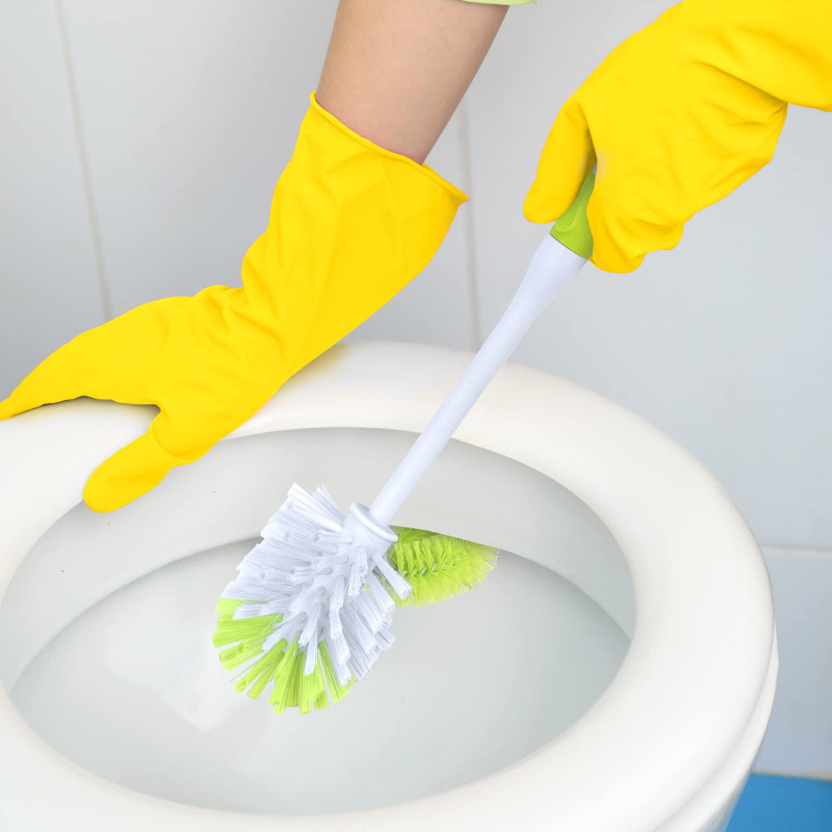 Pine-Sol - cepillo para polvo limpiador para inodoros con soporte, varilla de limpieza resistente con depurador debajo del borde, mango antideslizante, carrito de almacenamiento, suministros de baño