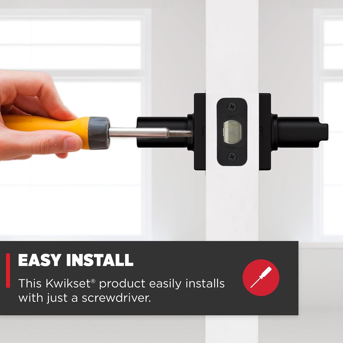 Kwikset Casey - Manija de puerta interior de privacidad con cerradura, palanca de puerta para baño y recámara, cerradura reversible sin llave, color negro mate, con protección Microban