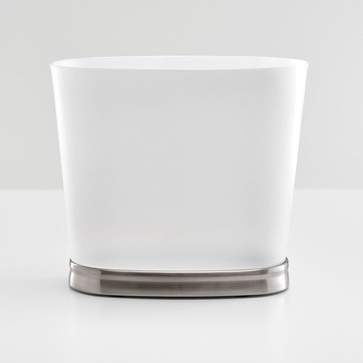 iDesign Gina Oval Wastecan Multi Organizador, Frost/níquel cepillado