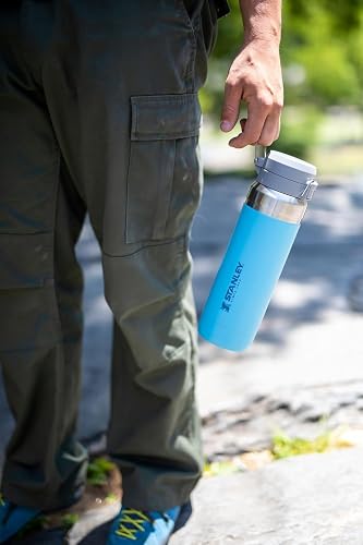 Stanley Quick Flip GO - Botella de agua de 24 onzas, tapa de botón a presión, a prueba de fugas y plegable para viajes y deportes, acero inoxidable aislado, sin BPA, negro 2.0