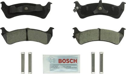 BOSCH BC667 QuietCast Juego de pastillas de freno de disco de cerámica premium - Compatible con Ford Explorer, Explorer Sport, Explorer Sport Trac; Mercury Mountaineer; trasero