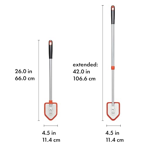 OXO Good Grips Cepillo fregador para la tina y azulejos, expandible | Limpiador de pared de baño, mango ajustable, alcance extendido, cabezal de cerdas angulares, lechada, azulejo, esquinas