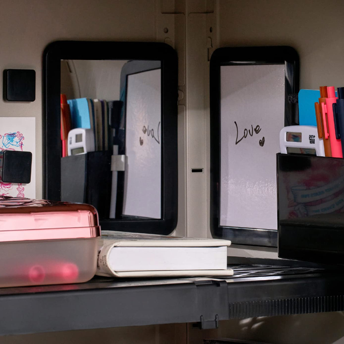 LockerMate Kit Organizador de 6 Piezas, Incluye Espejo, Pizarra Blanca, Taza de Almacenamiento y Marcador de borrado en seco, Negro