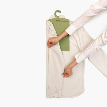 Brabantia Tabla plegable (verde tranquilo) para camisas, carpeta de lavandería, ayudante de ropa plegable (8 x 0.2 x 15 pulgadas)