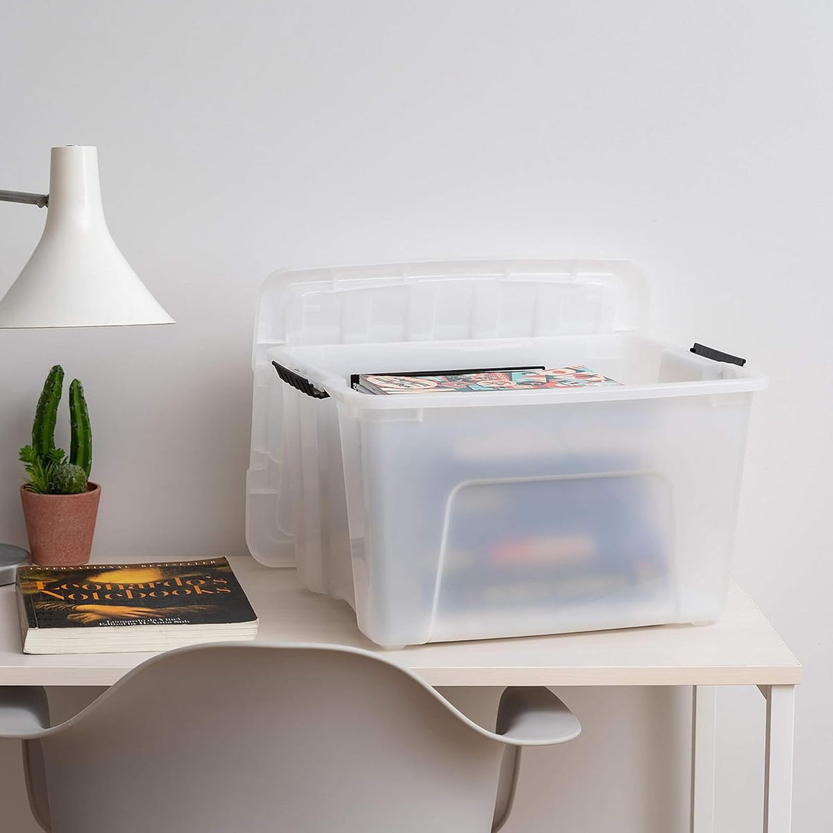 IRIS USA 4 Contenedores de 40 Qt con Tapa, Perla | Oculta el contenido para una apariencia limpia. Ideal para mudanzas, cobijas, ropa y garaje. Diseño anidable.