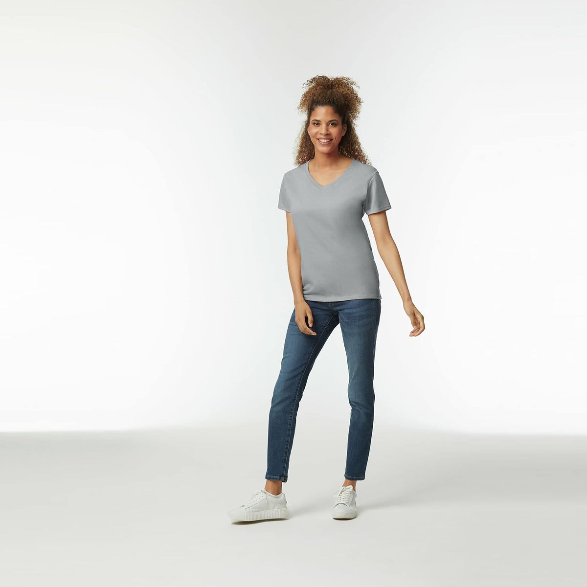 Gildan Playera de algodón Pesado con Cuello en V, Paquete de 2 Camiseta para Mujer