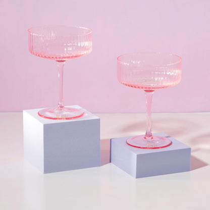 Paris Hilton - Juego de copas de cóctel acanaladas, elegante cristalería estriada, perfecto para champaña, martinis, vino y más, juego de 2, 10 onzas, rosa