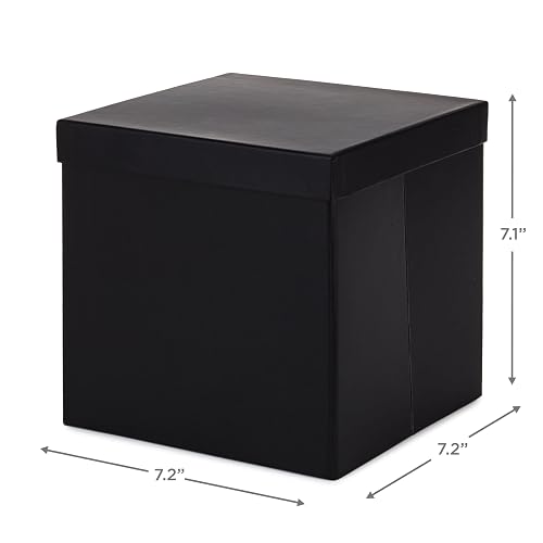 Hallmark - Caja de regalo mediana con tapa y relleno de papel triturado (caja negra de 7 pulgadas) para bodas, graduaciones, cumpleaños, día del padre, regalos para padrinos de boda, todas las