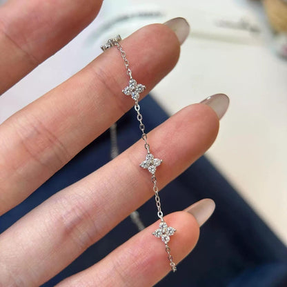 Xyphielle Pulsera de Trébol de la Suerte Color Plata para Mujer, Joyería para Mujer Regalo para Novia Esposa Mamá, Elegante para San Valentín Navidad Aniversario Cumpleaños