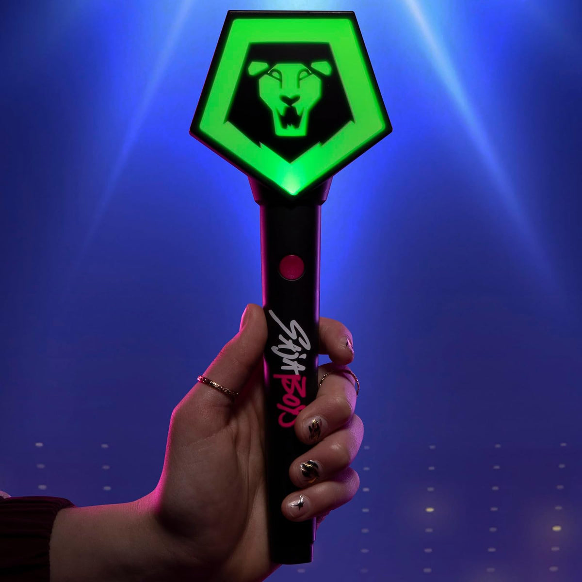 Hasbro KPOP Demon Hunters Palo de Luz Electrónico Saja Boys, con Sincronización IR para Juego en Grupo