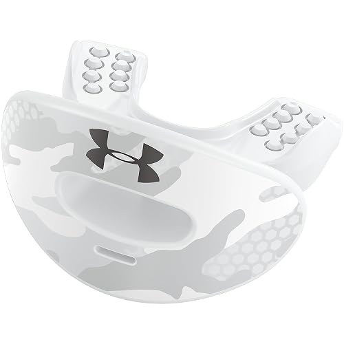 Under Armour - Protector de labios de fútbol, boquilla con correa, protección completa de la boca para tirantes para adultos y jóvenes, camuflaje blanco