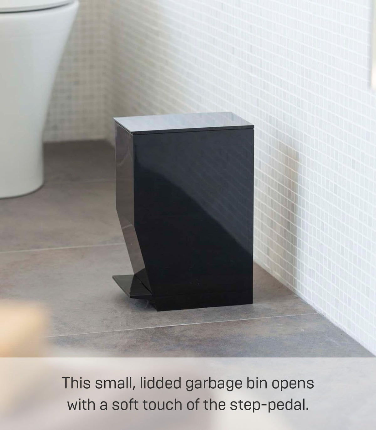 Yamazaki Home - cubeta de Basura Sanitario para baño, Cocina, plástico, 1 galón | 3.9 litros, Asas, Tapa, no Requiere Montaje.