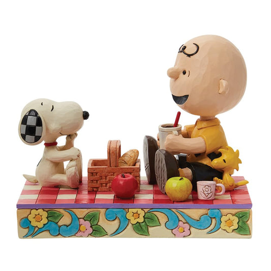 Enesco Peanuts by Jim Shore Snoopy, Charlie Brown y Woodstock - Figura de Picnic de Resina Pintada a Mano Coleccionable Cifras Decorativas para decoración del hogar, Estatua para habitación, Oficina,