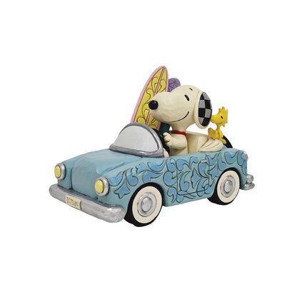 Enesco Peanuts by Jim Shore Collection Snoopy y Woodstock en Automóvil con Figura de Tablas de Surf, Resina de Piedra Hecha a Mano Pintada de Cacahuetes coleccionables, Estatua de decoración del hogar