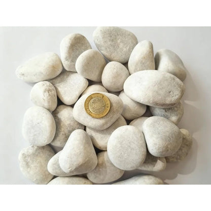 Pisumma | Piedra Bola Blanca Decorativa para Jardín 20 kg (2”–4”) | Piedra Natural para Paisajismo, Senderos y Macetas | Mejora Drenaje, Controla Malezas y Aporta Luminosidad