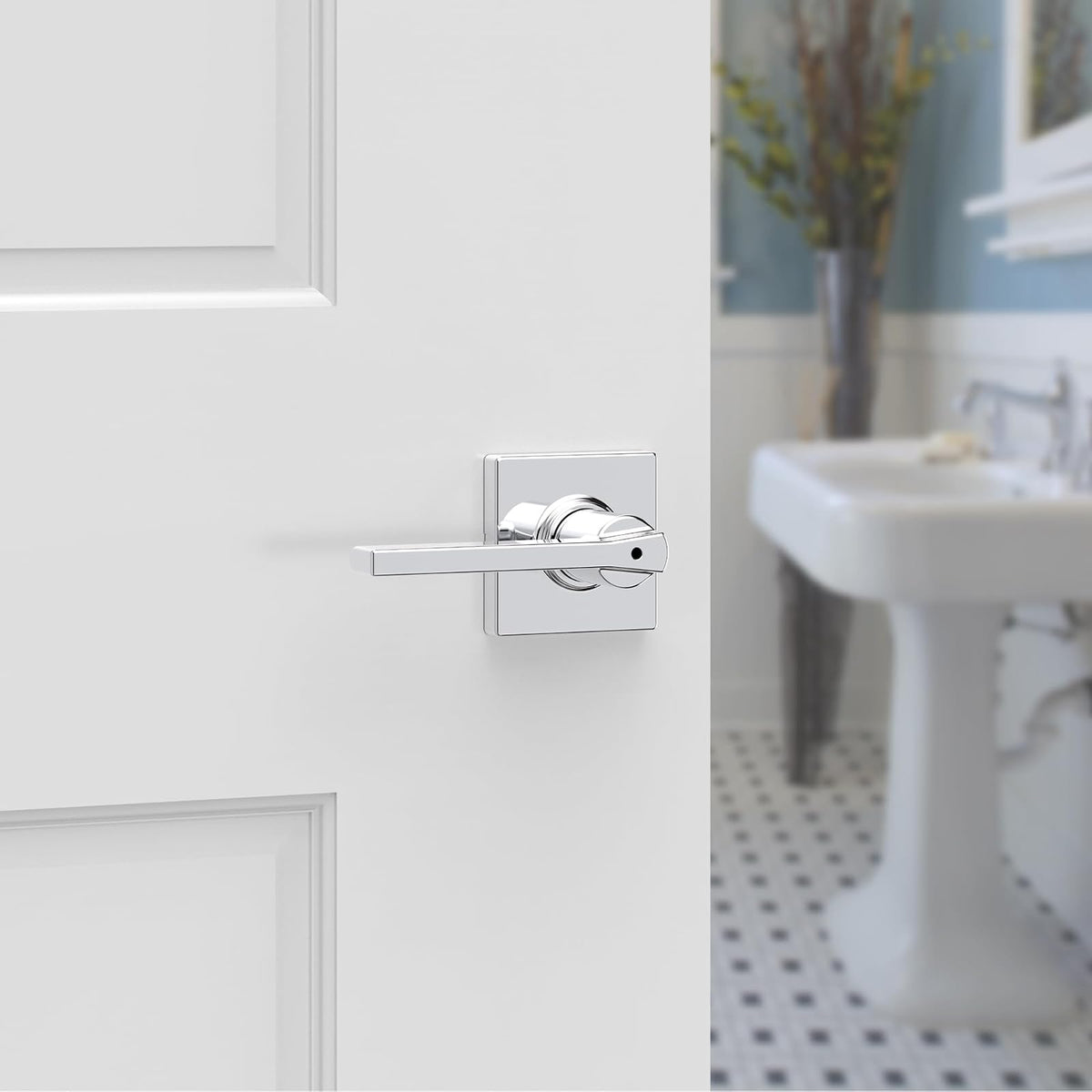 Kwikset Casey - Manija de puerta interior de privacidad con cerradura, palanca de puerta para baño y recámara, cerradura giratoria reversible de cromo pulido sin llave