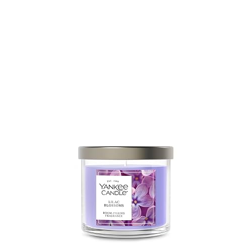 Yankee Candle - Vela pequeña de mecha, aroma a flores de lila de 4.5 onzas, con aroma a flores de lila, más de 20 horas de tiempo de combustión