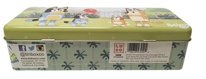 The Tin Box Company - Caja de lápices Bluey con cierre de mango y bisagra, modelo: 479407-12, caja de lápices con asa, 8-3/8 x 3-3/8 x 2-1/4 pulgadas de profundidad con bisagra y cierre