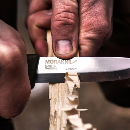 Morakniv Companion Cuchillo resistente con hoja de acero al carbono Sandvik, 0.125/4.1 pulgadas